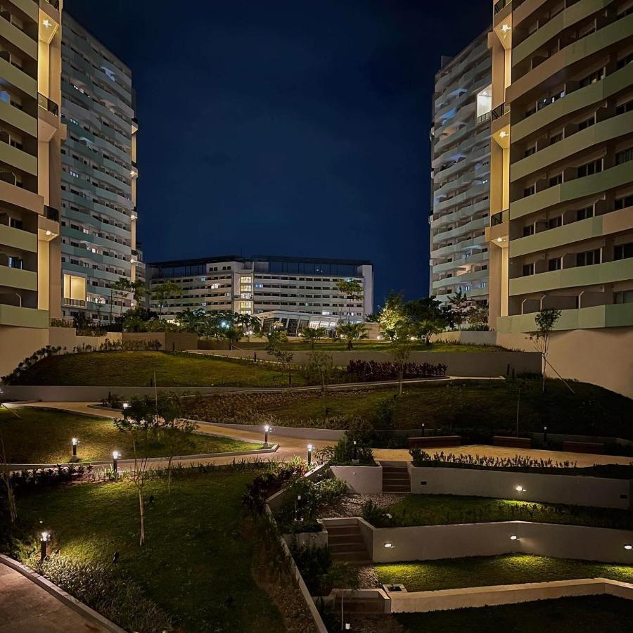 Acellyne'S Suites At The Residences At Commonwealth By Century 케손시티 외부 사진