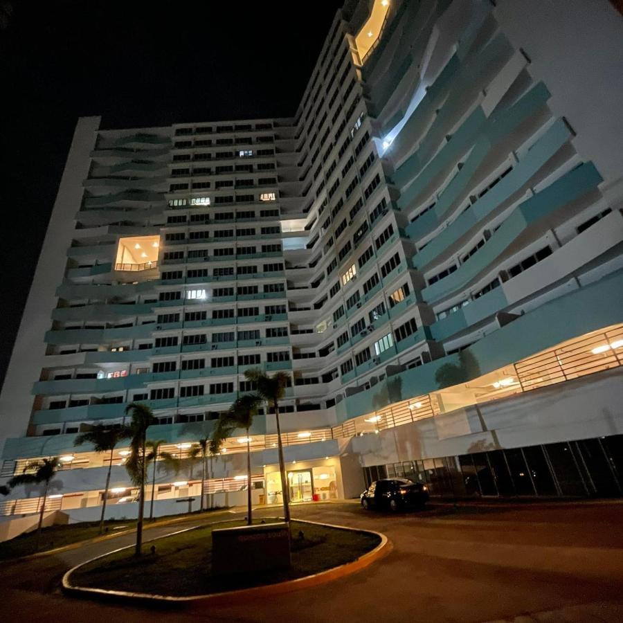 Acellyne'S Suites At The Residences At Commonwealth By Century 케손시티 외부 사진