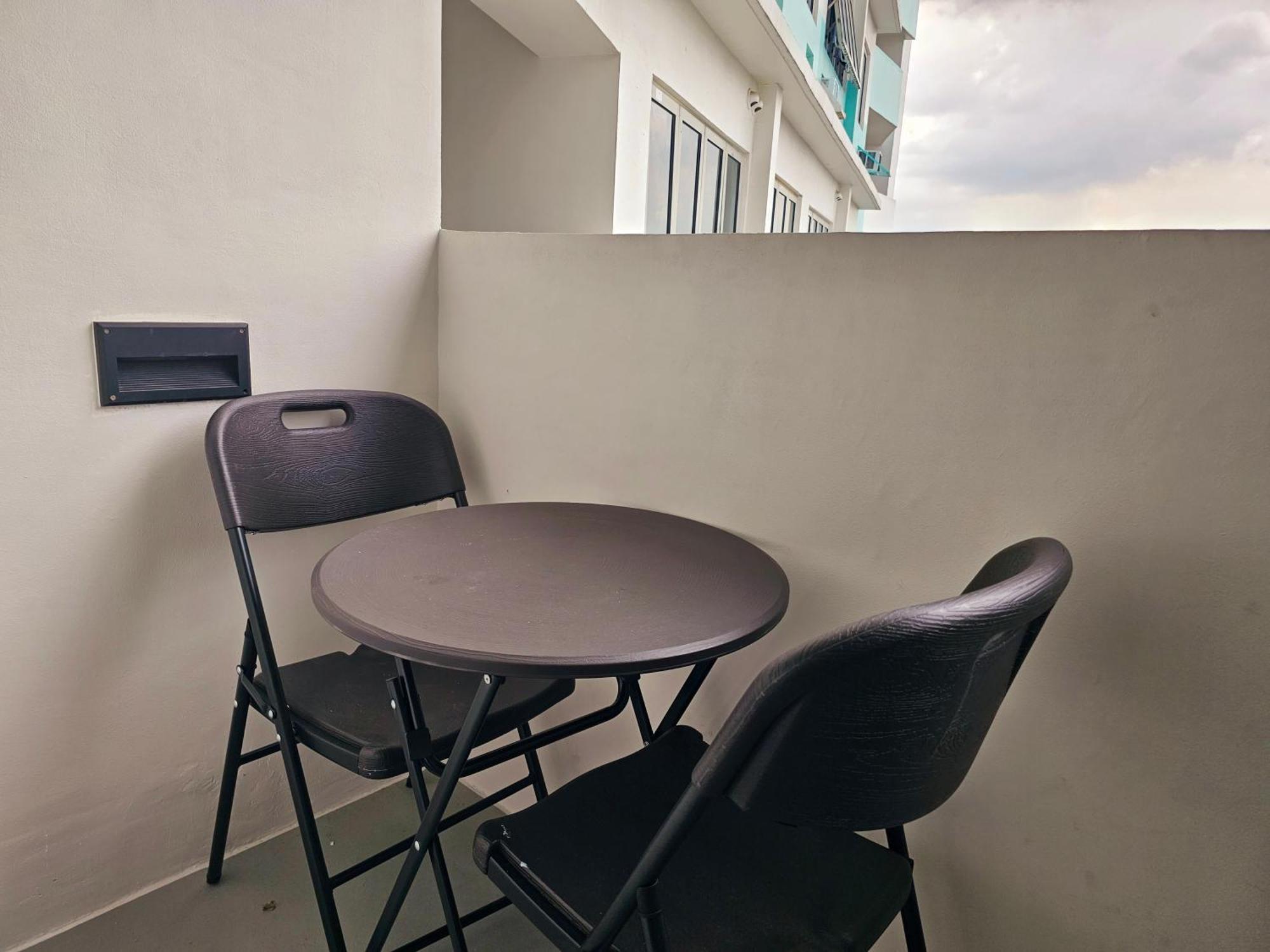 Acellyne'S Suites At The Residences At Commonwealth By Century 케손시티 외부 사진