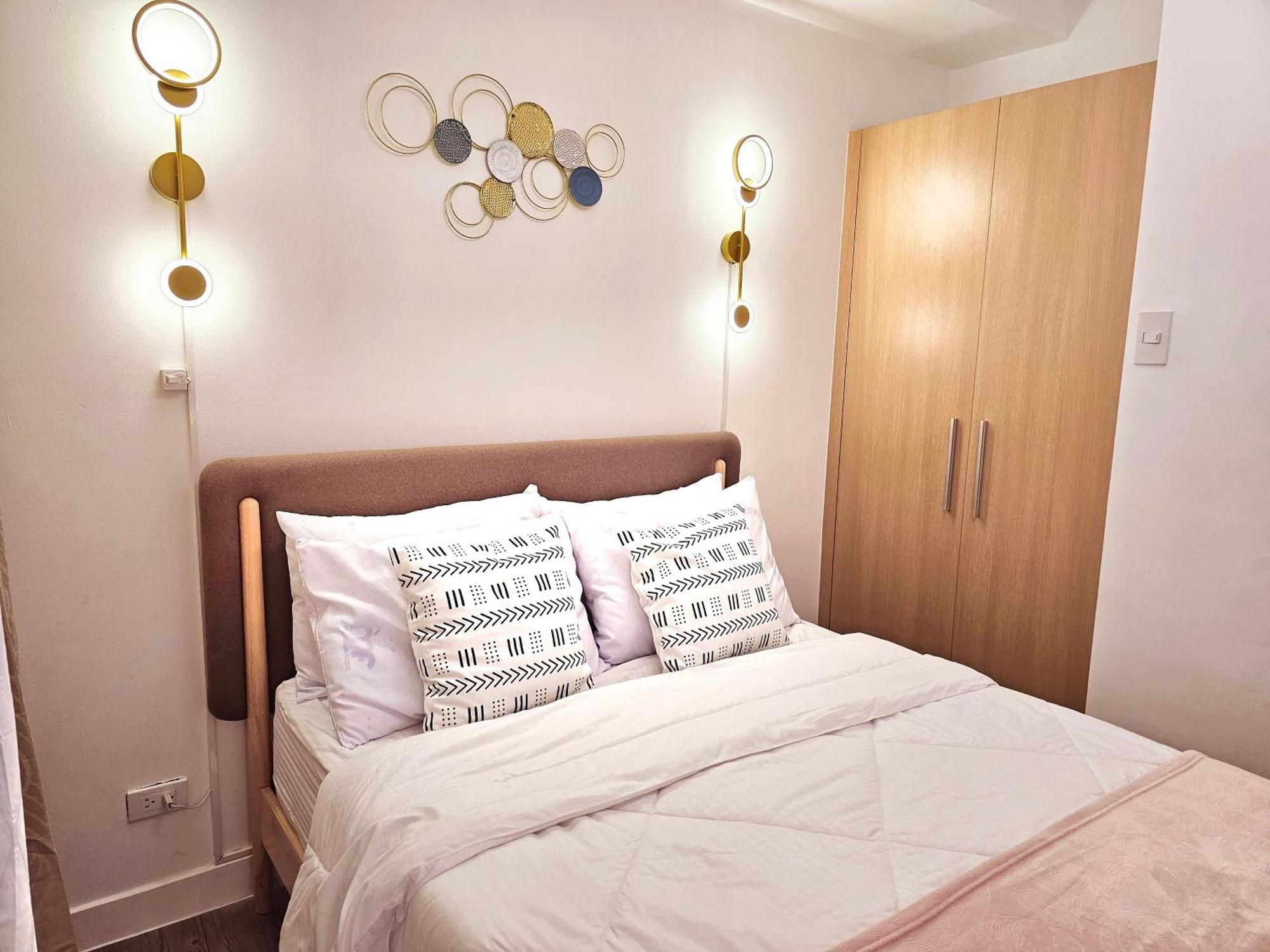 Acellyne'S Suites At The Residences At Commonwealth By Century 케손시티 외부 사진